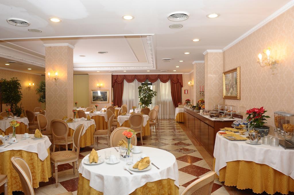 פומזיה Hotel Principe מראה חיצוני תמונה