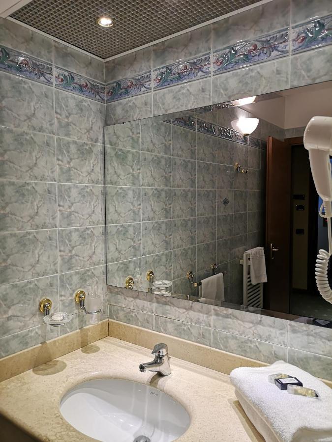 פומזיה Hotel Principe מראה חיצוני תמונה