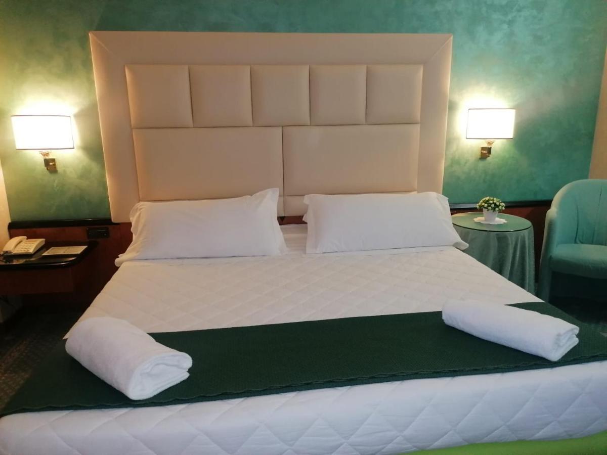 פומזיה Hotel Principe מראה חיצוני תמונה